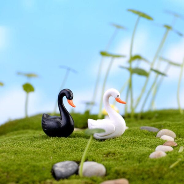 Royal Swan Garden Decoration - Image 4